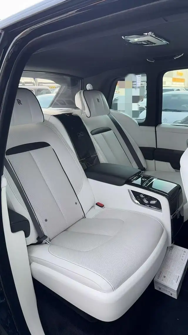 Cullinan 2024 Model Black Badge – фото 7