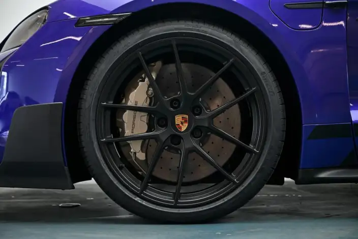 Taycan 2024 Model Taycan Turbo GT with Weissach Package – фото 10