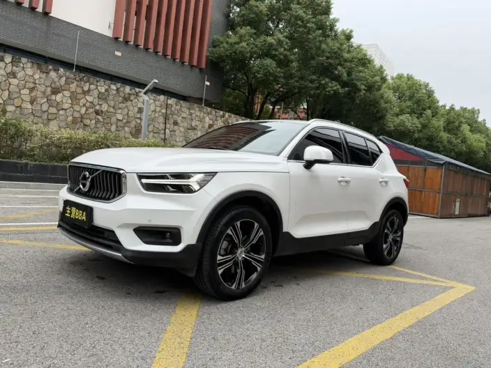Volvo XC40 2021 Model T4 4WD Smart Elegance Deluxe Edition – фото 1
