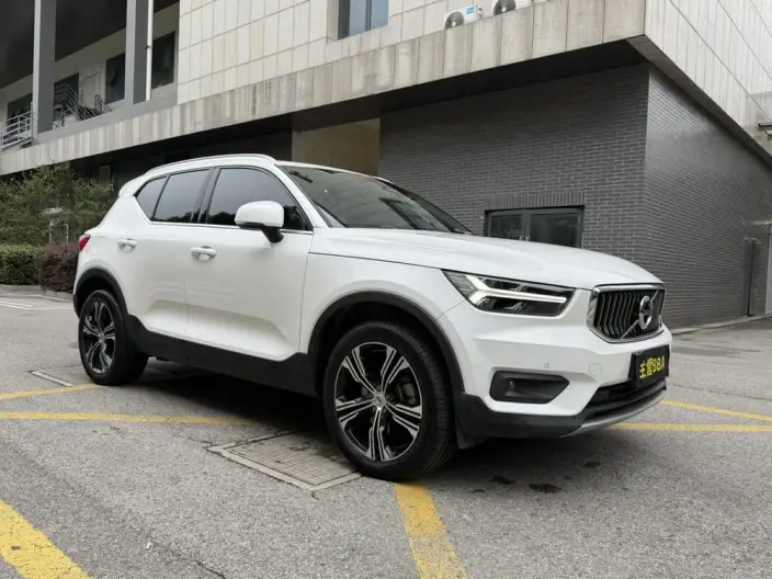Volvo XC40 2021 Model T4 4WD Smart Elegance Deluxe Edition – фото 3