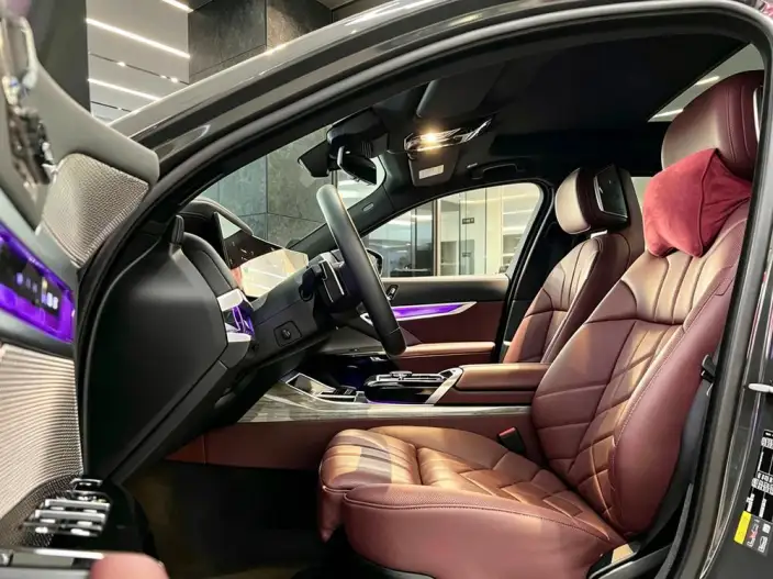 BMW i7 2023 Model eDrive50L Exclusive Model M Sports Set – фото 8