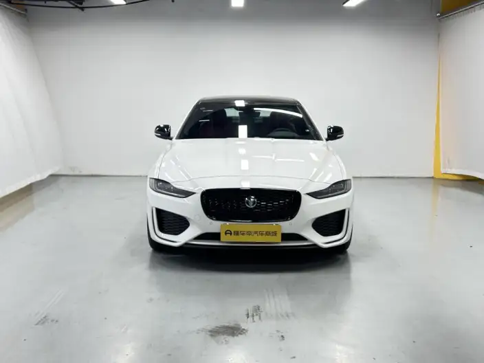 Jaguar XE L 2025 Model 2.0T 250PS R-DYNAMIC 90th Anniversary Collector Edition Edition – фото 2