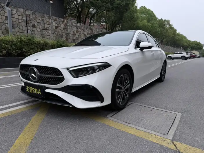 Mercedes-Benz A-class 2023 Model A 200 L Sports sedan Fashion Edition – фото 1