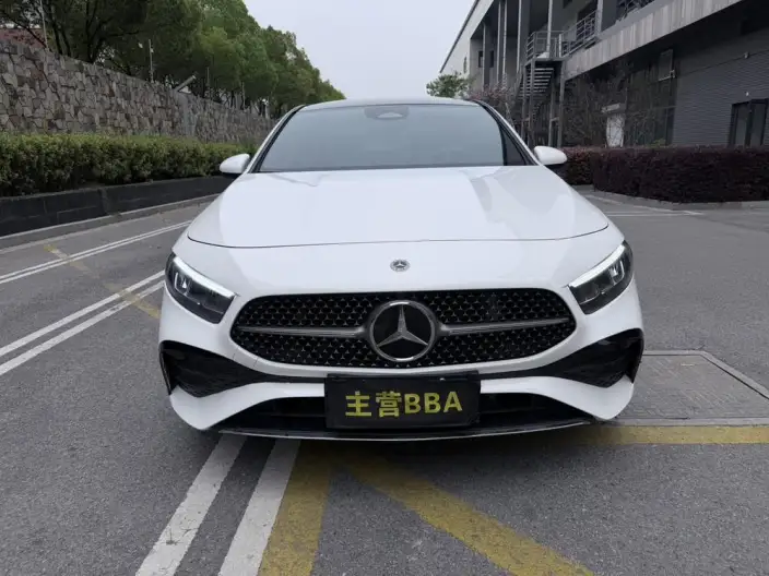 Mercedes-Benz A-class 2023 Model A 200 L Sports sedan Fashion Edition – фото 2