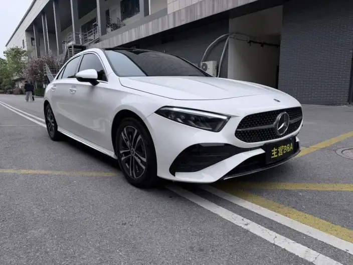 Mercedes-Benz A-class 2023 Model A 200 L Sports sedan Fashion Edition – фото 3