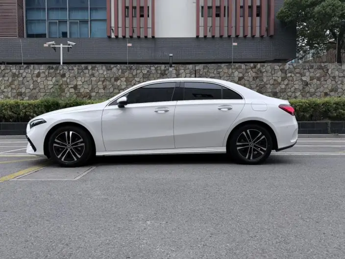 Mercedes-Benz A-class 2023 Model A 200 L Sports sedan Fashion Edition – фото 4