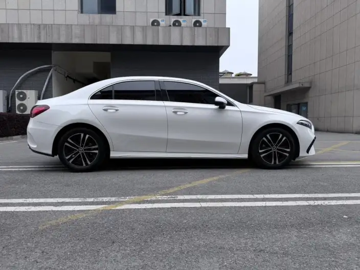 Mercedes-Benz A-class 2023 Model A 200 L Sports sedan Fashion Edition – фото 8