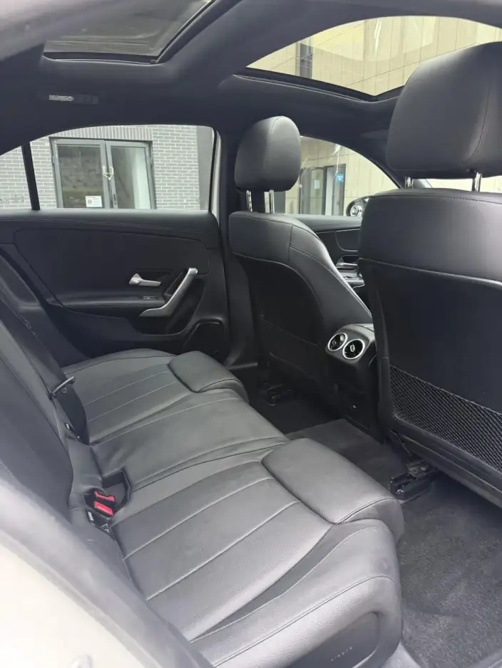 Mercedes-Benz A-class 2023 Model A 200 L Sports sedan Fashion Edition – фото 9