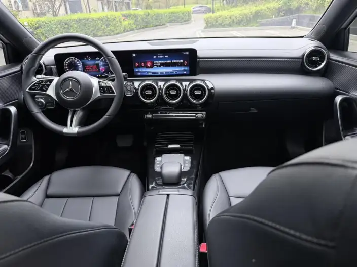 Mercedes-Benz A-class 2023 Model A 200 L Sports sedan Fashion Edition – фото 10