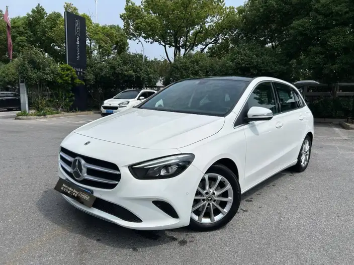 Mercedes-Benz B-Class 2023 Model B 200 Fashion Model – фото 1