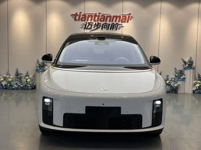Li Auto i8 2025 Model Standard Edition – фото 2