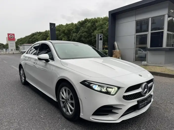 Mercedes-Benz A-class 2021 Model A 200 L Sports sedan Fashion Edition – фото 3