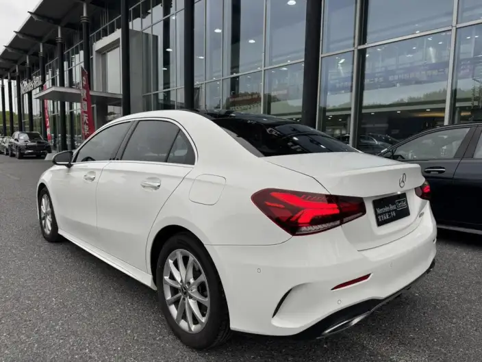 Mercedes-Benz A-class 2021 Model A 200 L Sports sedan Fashion Edition – фото 5