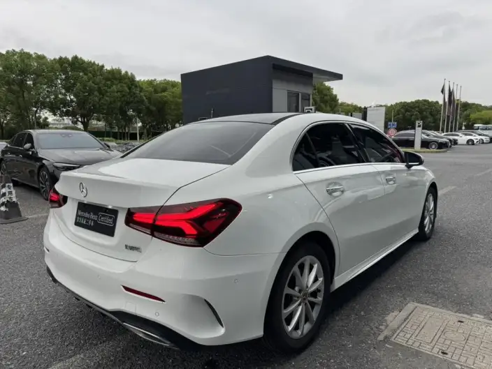 Mercedes-Benz A-class 2021 Model A 200 L Sports sedan Fashion Edition – фото 7