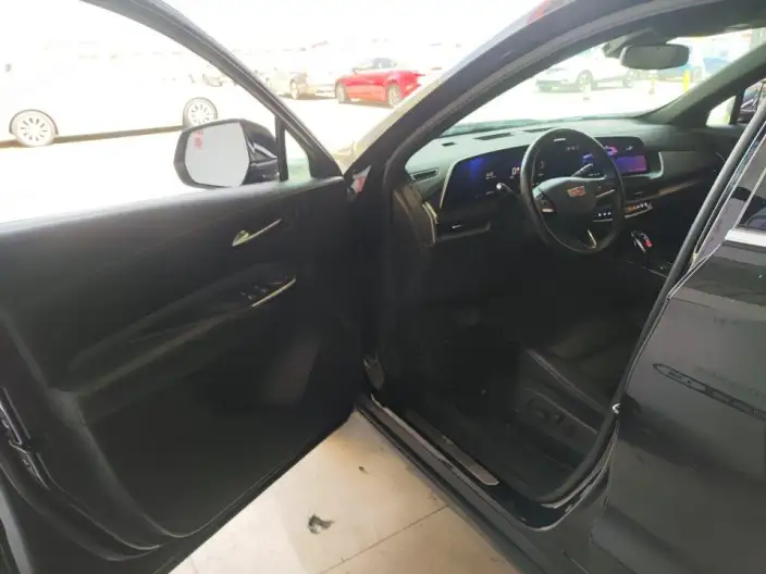 Cadillac XT4 2024 Model 28T 2WD Luxury Model – фото 8