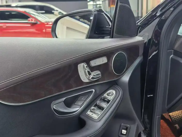 Mercedes-Benz GLC 2020 Model GLC 260 L 4MATIC Luxury Model – фото 5