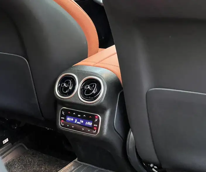 Mercedes-Benz GLC 2024 Model GLC 260 L 4MATIC Dynamic Model 5 seat – фото 5