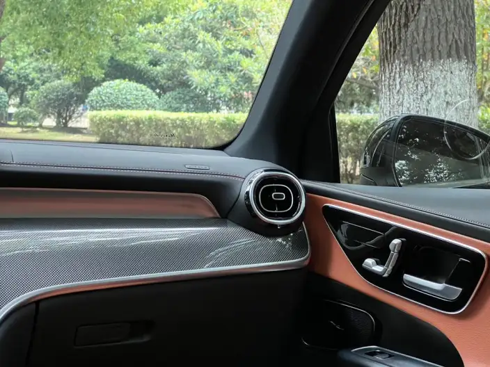 Mercedes-Benz GLC 2024 Model GLC 260 L 4MATIC Dynamic Model 5 seat – фото 8