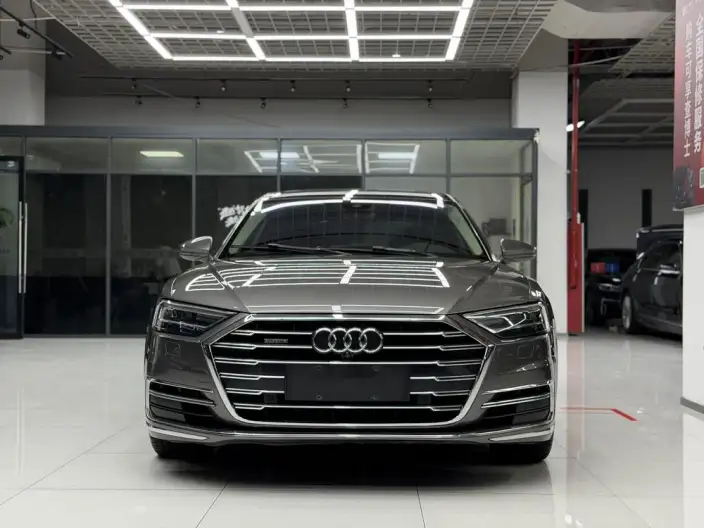 Audi A8 2021 Model A8L 50 TFSI quattro Comfort Model – фото 2
