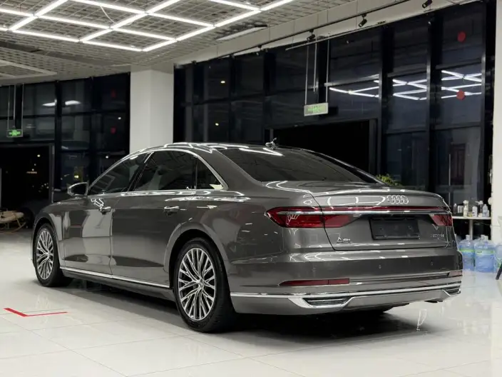 Audi A8 2021 Model A8L 50 TFSI quattro Comfort Model – фото 4