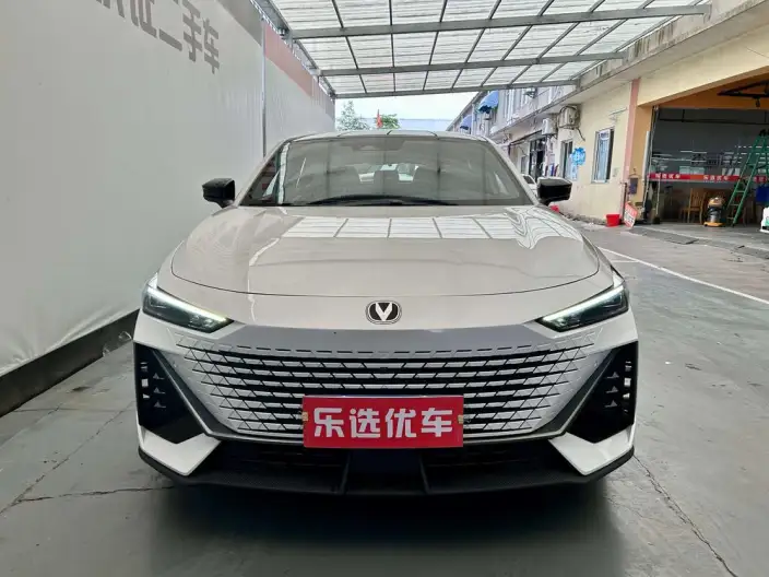 Changan UNI-V 2023 Model 1.5T Noble Model – фото 2