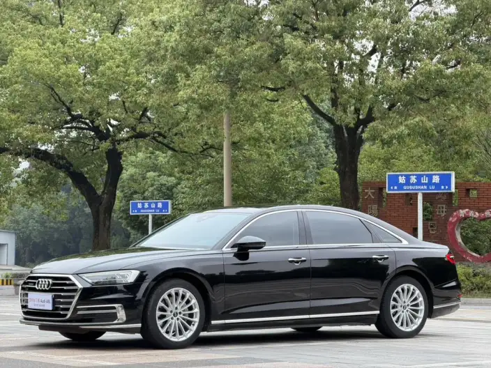 Audi A8 2021 Model A8L 50 TFSI quattro Comfort Model – фото 1
