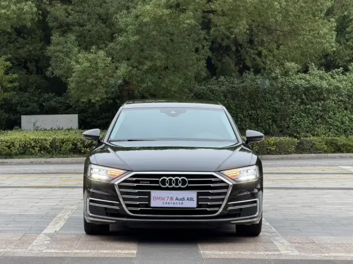 Audi A8 2021 Model A8L 50 TFSI quattro Comfort Model – фото 2