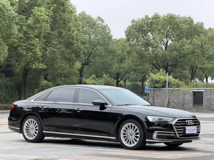 Audi A8 2021 Model A8L 50 TFSI quattro Comfort Model – фото 3