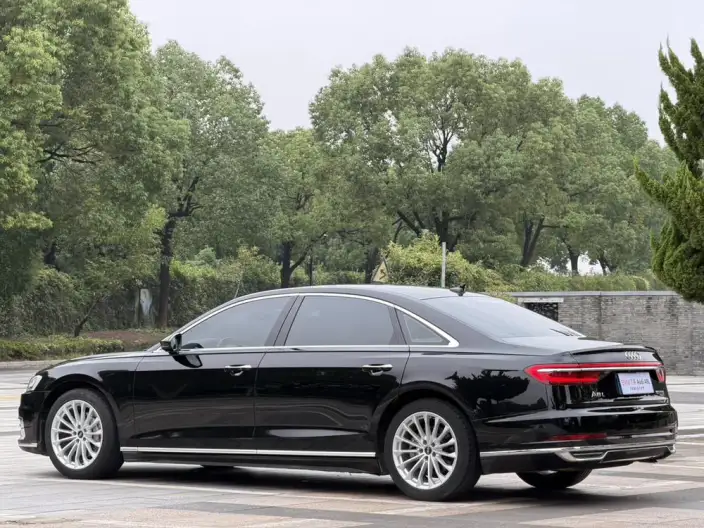 Audi A8 2021 Model A8L 50 TFSI quattro Comfort Model – фото 4