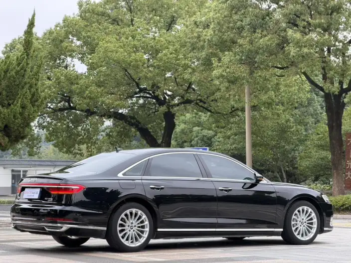 Audi A8 2021 Model A8L 50 TFSI quattro Comfort Model – фото 6
