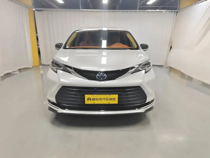 Toyota Sienna 2021 Model 2.5L Hybrid Comfort Edition – фото 2