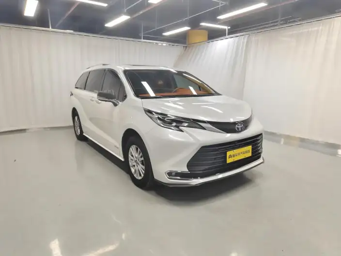 Toyota Sienna 2021 Model 2.5L Hybrid Comfort Edition – фото 3