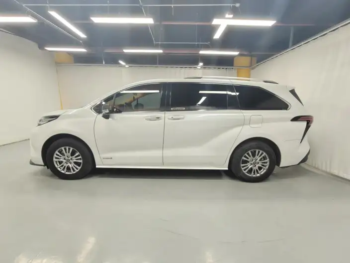Toyota Sienna 2021 Model 2.5L Hybrid Comfort Edition – фото 4