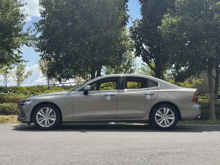 Volvo S60 2020 Model T3 Zhixing Deluxe Edition