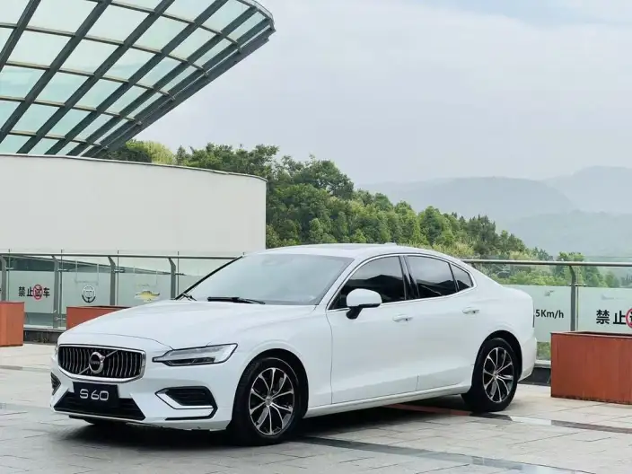 Volvo S60 2022 Model B4 Smart Range Deluxe Edition – фото 1
