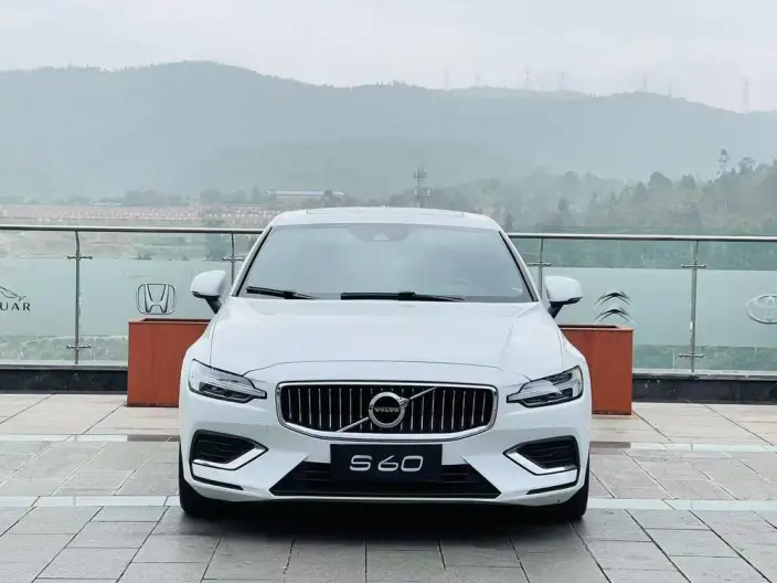 Volvo S60 2022 Model B4 Smart Range Deluxe Edition – фото 2