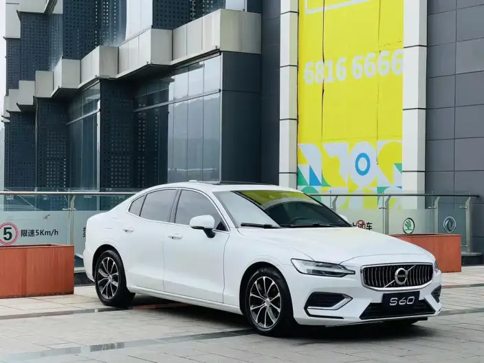 Volvo S60 2022 Model B4 Smart Range Deluxe Edition – фото 3