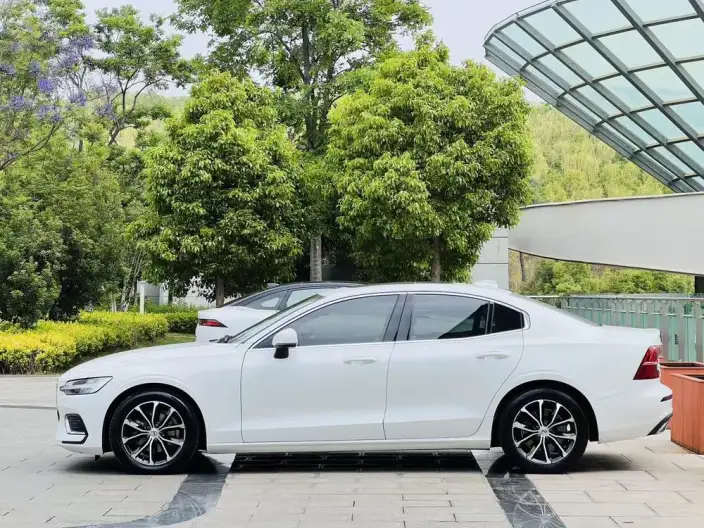 Volvo S60 2022 Model B4 Smart Range Deluxe Edition – фото 4