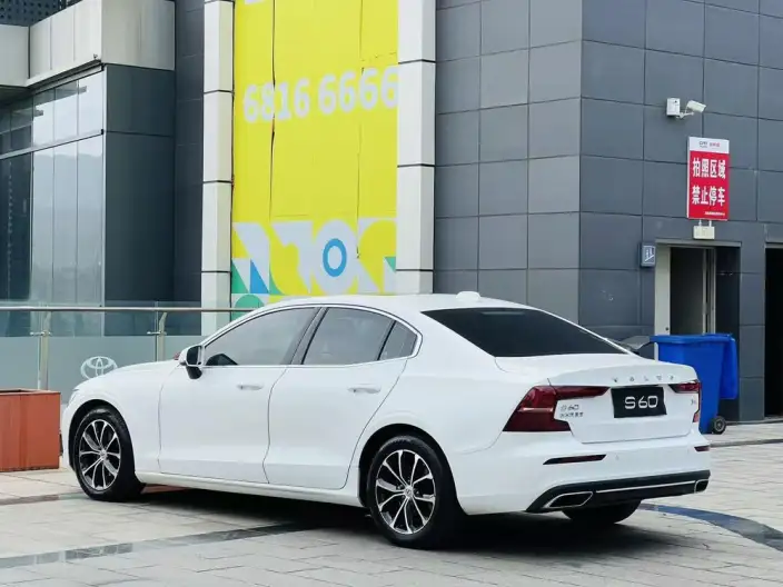 Volvo S60 2022 Model B4 Smart Range Deluxe Edition – фото 5