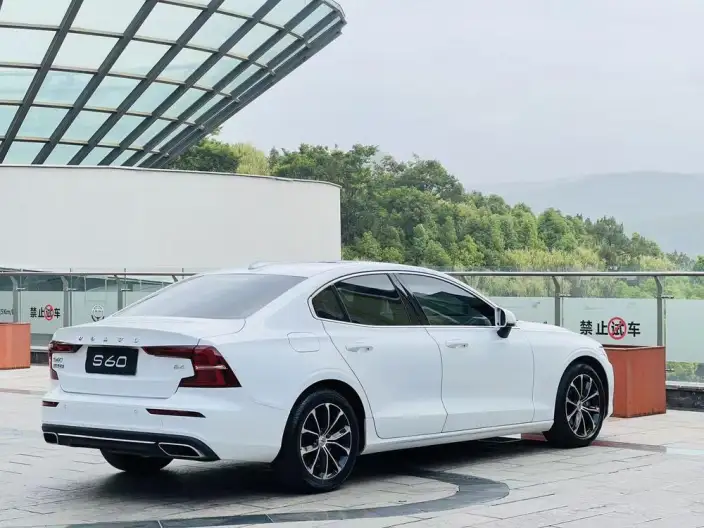 Volvo S60 2022 Model B4 Smart Range Deluxe Edition – фото 7