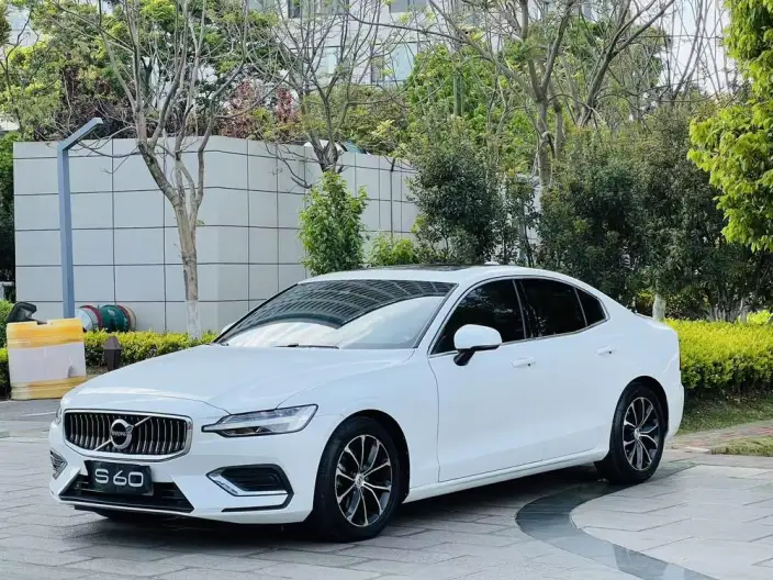 Volvo S60 2020 Model T4 Smart Range Deluxe Edition – фото 1