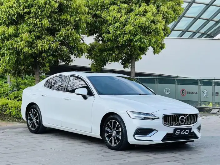 Volvo S60 2020 Model T4 Smart Range Deluxe Edition – фото 3