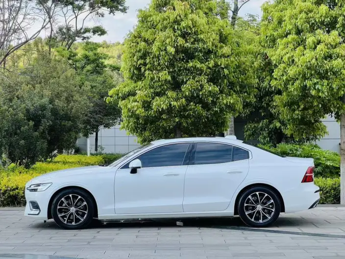 Volvo S60 2020 Model T4 Smart Range Deluxe Edition – фото 4