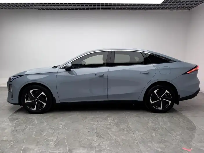 Geely Galaxy L6 2023 Model 1.5T DHT 60km PLUS – фото 4