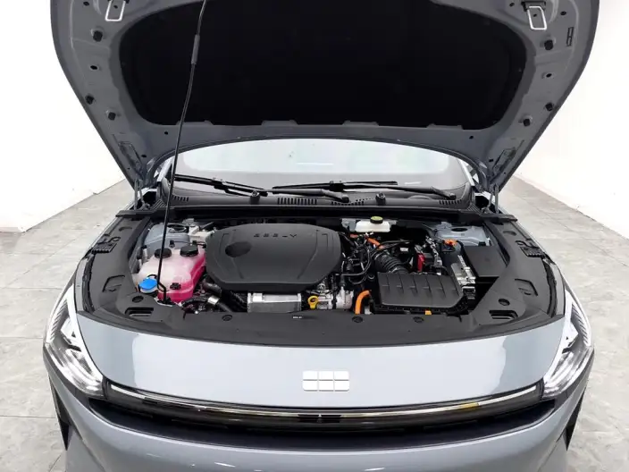 Geely Galaxy L6 2023 Model 1.5T DHT 60km PLUS – фото 10