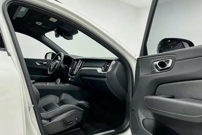 Volvo XC60 PHEV 2021 Model T8 E Drive Hybrid Smart Range Sports Edition – фото 10