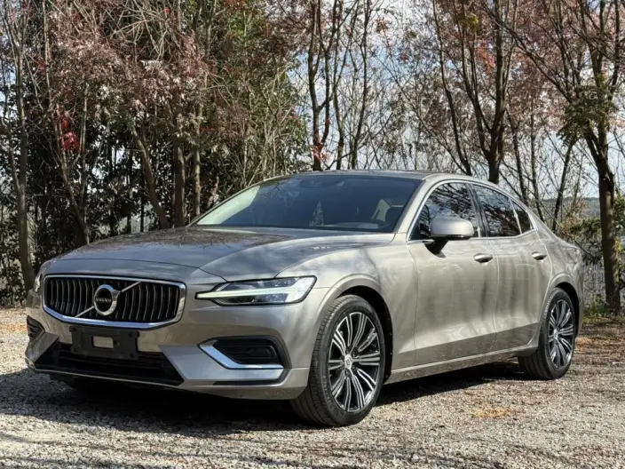 Volvo S60 2021 Model T4 Smart Range Deluxe Edition – фото 1