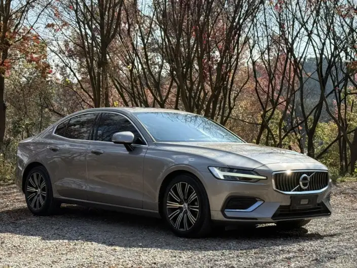 Volvo S60 2021 Model T4 Smart Range Deluxe Edition – фото 3