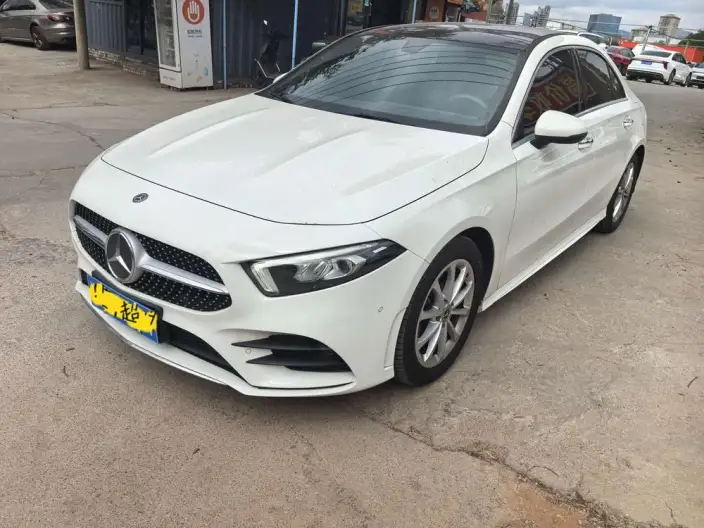 Mercedes-Benz A-class 2020 Model A 200 L Sports sedan – фото 1