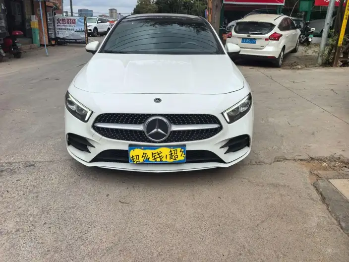 Mercedes-Benz A-class 2020 Model A 200 L Sports sedan – фото 2